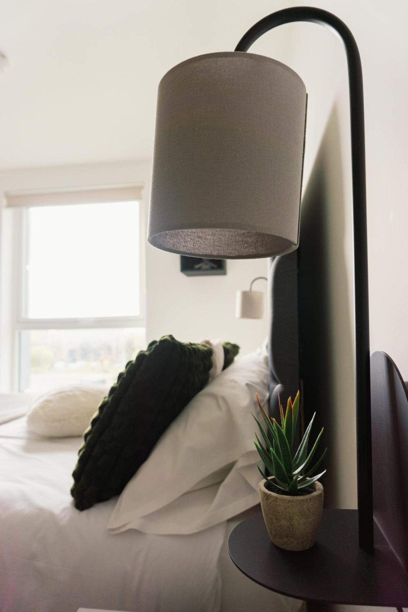 Manchester'S Luxurious 2-Bed Haven With Balcony - Canal Views & Proximity To Manchester United Exterior foto