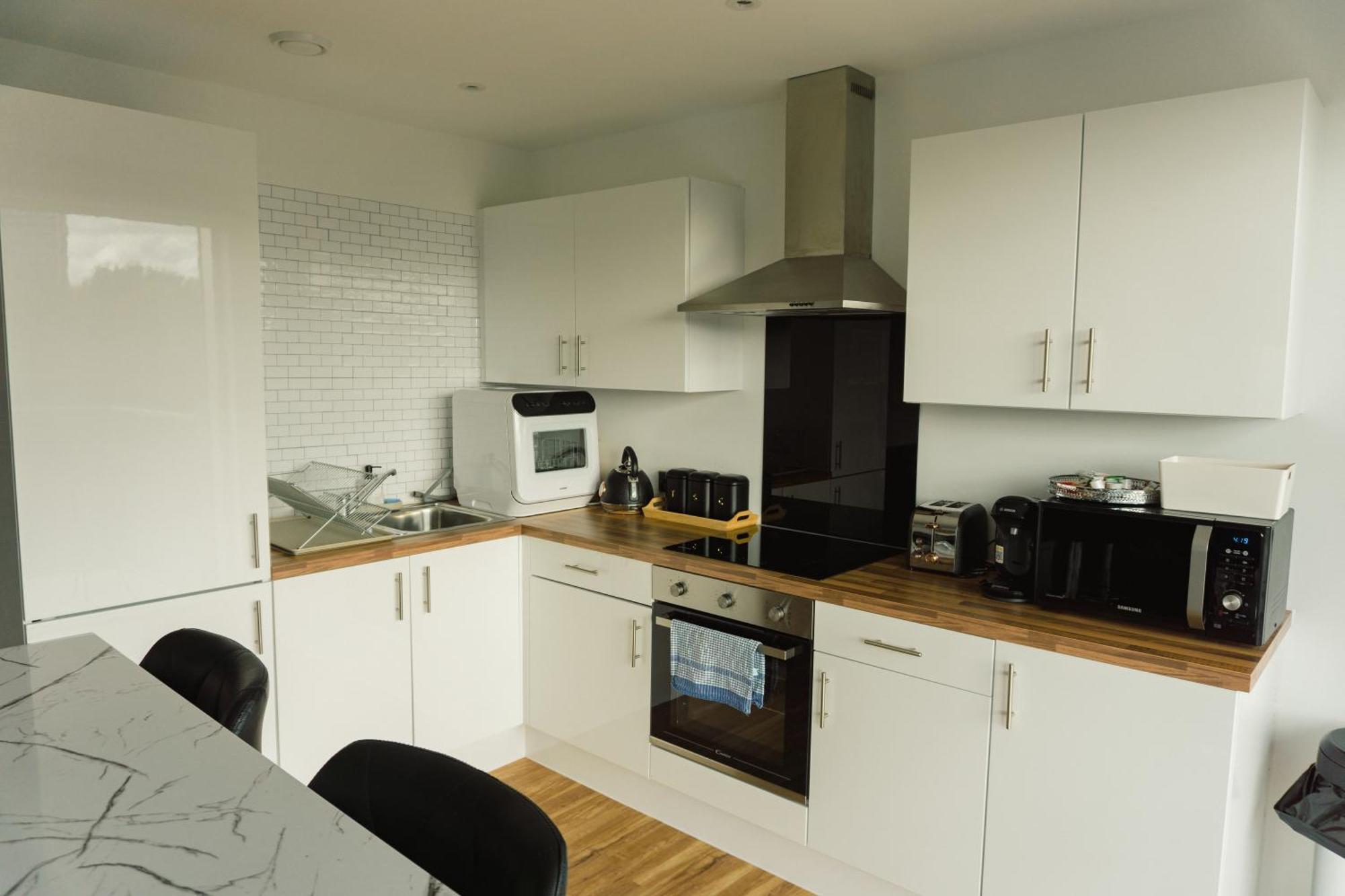 Manchester'S Luxurious 2-Bed Haven With Balcony - Canal Views & Proximity To Manchester United Exterior foto