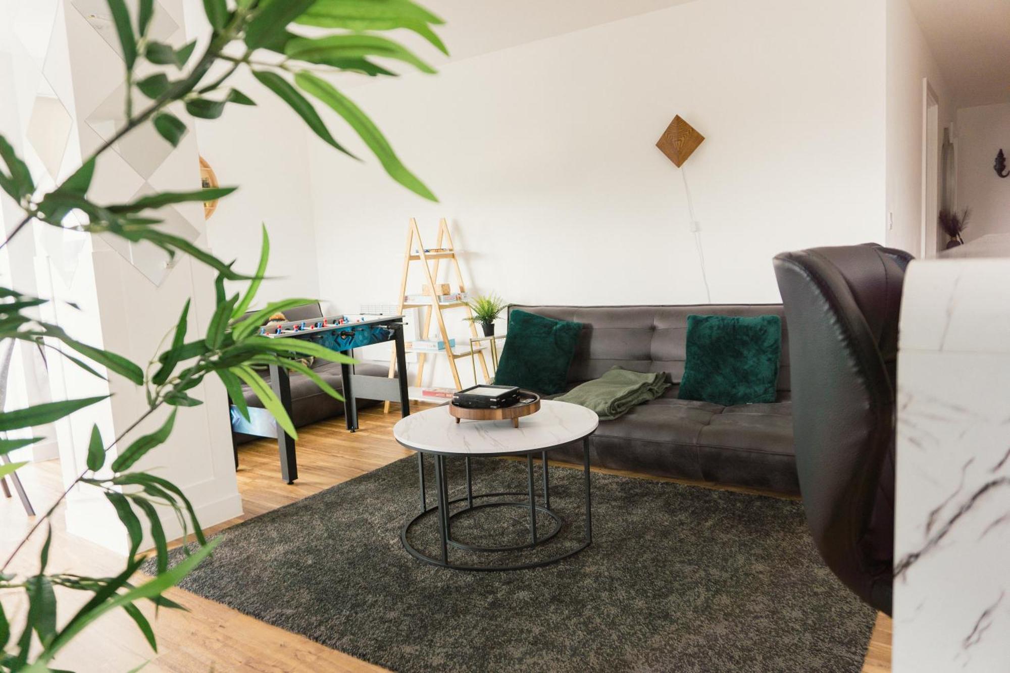 Manchester'S Luxurious 2-Bed Haven With Balcony - Canal Views & Proximity To Manchester United Exterior foto